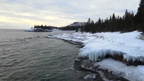 Winter-landscape-Frozen-shore-of-lake-superior-in-North-Shore-Minnesota
