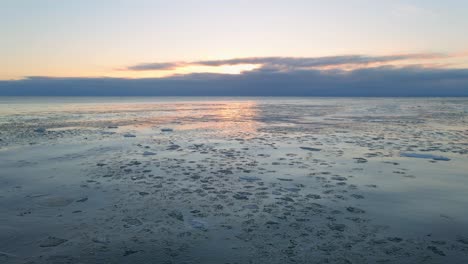 Pieces-of-ice-icebergs-floting-on-Lake-Superior,-winter-sunrise