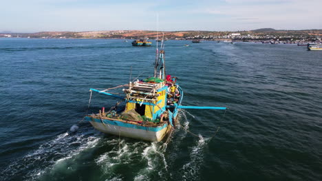 Einem-Fischerboot-In-Mui-Ne,-Vietnam-Folgen