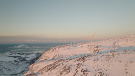 Energía-Eólica-Aprovechada-Para-Generar-Energía-Limpia,-Turbinas-Eólicas-En-El-ártico