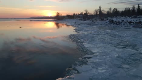 Eisformationen-An-Den-Ufern-Des-Lake-Superior,-In-Duluth,-Minnesota-Winterlandschaft