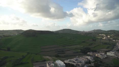Panorama-De-Las-Afueras-De-La-Isla-De-Gozo-En-Un-Día-Soleado-De-Invierno