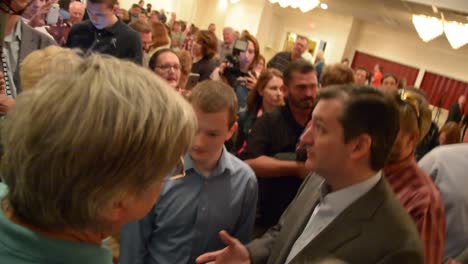 Presidential-Candidate-Conservative-Ted-Cruz-Greets-Supporters-Talks-Department-Of-Justice,-Iowa-Campaign-Event