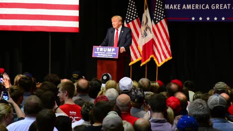 Der-Hoffnungsvolle-US-Präsidentschaftskandidat-Donald-Trump-Hält-Eine-Rede-Vor-Wählern-Und-Politischen-Unterstützern,-Iowa-Caucus