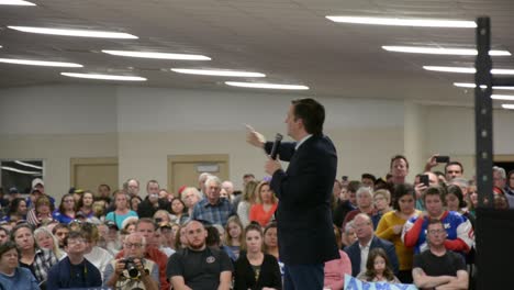 Us-Republican-Presidential-Hopeful-Ted-Cruz-Delivers-Speech-To-Voters-And-Political-Supporters,-Iowa-Caucus