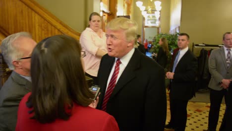 Us-Republican-Presidential-Candidate-Donald-Trump-Speaks-With-Newspaper-Reporters-And-The-Press-During-An-Iowa-Caucus-Political-Campaign-Event