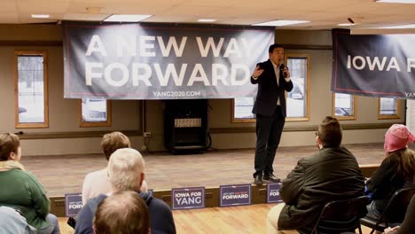 Unternehmer,-Gründer-Von-Venture-For-America,-Demokratischer-Präsidentschaftskandidat-Andrew-Yang-Stumpfrede,-Iowa-Caucus