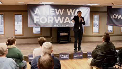 Caucus-De-Iowa,-Empresario,-Fundador-De-Venture-For-America,-Discurso-Del-Candidato-Presidencial-Demócrata-Andrew-Yang-Stump