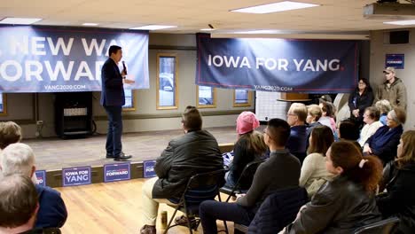 Unternehmer,-Gründer-Von-Venture-For-America,-Demokratischer-Präsidentschaftskandidat-Andrew-Yang-Stumpfrede,-Iowa-Caucus