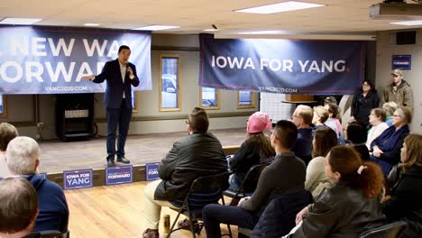 Entreprenuer,-Founder-Of-Venture-For-America,-Democrat-Presidential-Candidate-Andrew-Yang-Stump-Speech,-Iowa-Caucus