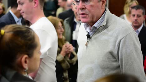 Republican-Presidential-Candidate-Jeb-Bush-Meets-Supporters,-Talks-About-Tax-Code-And-Rising-Income,-Iowa-Caucus