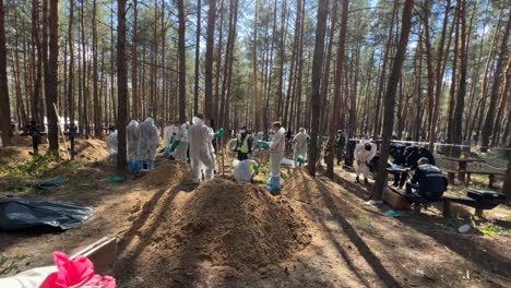 War-Crimes-Investigators-Exhume-Bodies-From-Mass-Graves-In-Izium,-Ukraine-Following-The-Regions-Liberation-From-Russian-Occupation