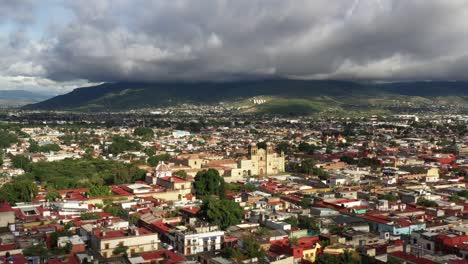 Vista-Aerea-De-La-Ciudad-De-Oaxaca,-Mexico