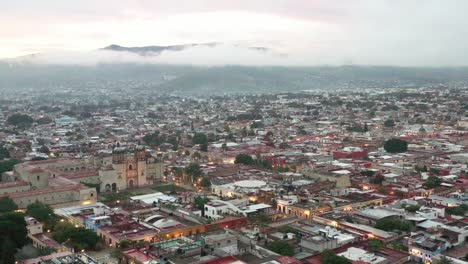 Vista-Aérea-De-Lugares-Turísticos-En-Oaxaca,-México