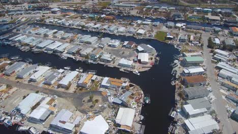 Schockierende-Luftaufnahme-Der-Zerstörung-Des-Hurrikans-Ian-In-Der-Nähe-Von-Fort-Myers-Florida