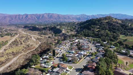 Excellent-Aerial-Shot-Of-The-Town-Of-Oak-View-In-Ventura,-California