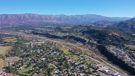 Excellent-Aerial-Shot-Of-The-Town-Of-Oak-View-In-Ventura,-California