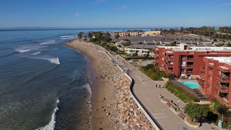 Excellent-Aerial-Shot-Of-People-Walking-The-Beachside-Promenade-In-Ventura,-California