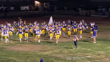 Nordhoff-High-School'S-Football-Team-Storms-The-Field-To-Loud-Cheers-In-Ojai,-California