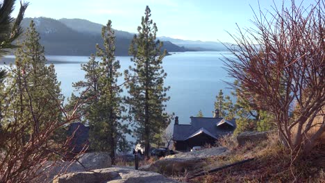 Beautiful-Establishing-Shot-Of-House-Mansion-Or-Cabin-Lake-Tahoe,-California,-Nevada,-Sierras-In-Winter-With-Snow