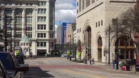 Good-Establishing-Shot-Of-Downtown-Business-District-Milwaukee,-Wisconsin