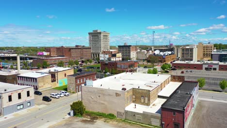 Good-Drone-Aerial-Of-Downtown-Saginaw,-Michigan-With-Old-Buildings-And-Empty-Lots,-Suggesting-Economic-Downturn