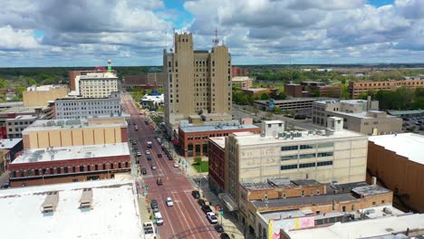 Good-Drone-Aerial-Of-Downtown-Flint,-Michigan-With-Old-Buildings-And-Empty-Lots,-Suggesting-Economic-Downturn