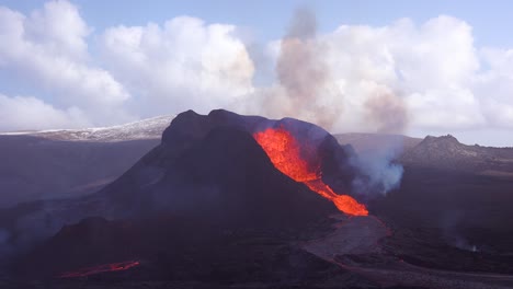 The-Dramatic-Volcanic-Eruption-Of-The-Fagradalsfjall-Volcano-On-The-Reykjanes-Peninsula-In-Iceland