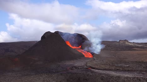 La-Dramática-Erupción-Volcánica-Del-Volcán-Fagradalsfjall-En-La-Península-De-Reykjanes-En-Islandia