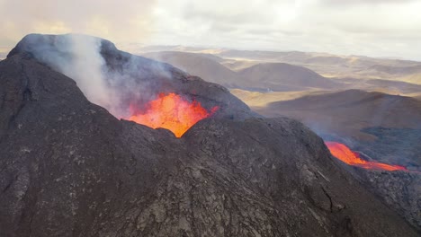 Increíble-Antena-De-La-Espectacular-Erupción-Volcánica-Del-Volcán-Fagradalsfjall-En-La-Península-De-Reykjanes-En-Islandia