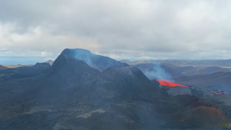Asombrosa-Antena-De-Drones-De-La-Espectacular-Erupción-Volcánica-Del-Volcán-Fagradalsfjall-En-La-Península-De-Reykjanes-En-Islandia