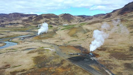 Schöne-Luftaufnahme-über-Der-Geothermalregion-Hveragerdi-Entlang-Des-Mittelatlantischen-Rückens-In-Island