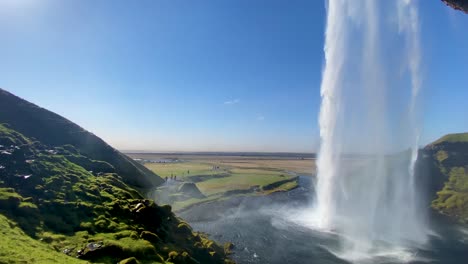 Einspielung-Des-Wunderschönen-Wasserfalls-Seljalandsfoss-In-Südisland