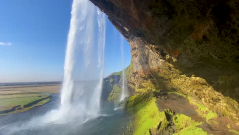 Toma-De-Establecimiento-De-La-Hermosa-Cascada-Seljalandsfoss-En-El-Sur-De-Islandia