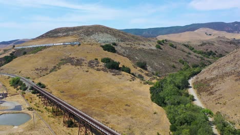 Excellent-Aerial-Rising-Shot-Of-Amtrak-Passenger-Train-Ascending-The-Cuesta-Grade-Near-San-Luis-Obispo,-California