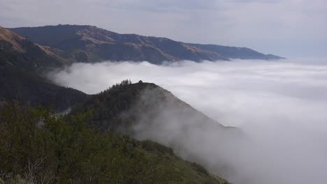La-Niebla-Llega-A-La-Costa-De-California,-Cerca-De-Big-Sur,-En-Esta-Espectacular-Toma-De-Lapso-De-Tiempo