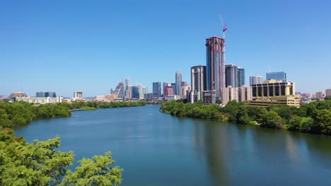 Beautiful-Aerial-Over-The-Colorado-River-In-Downtown-Austin,-Texas-With-Skyline-Background