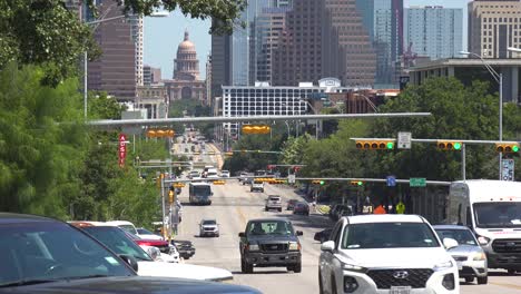 View-Traffic-Down-Congress-Street-In-Austin,-Texas-With-Capitol-Building-In-Distance
