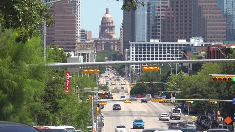 View-Traffic-Down-Congress-Street-In-Austin,-Texas-With-Capitol-Building-In-Distance