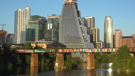 Good-Establishing-Shot-Of-Austin-Texas,-Train-Bridge,-Graffiti,-Downtown-Skyline