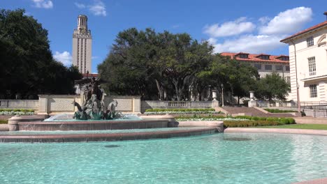 Establishing-Shot-Of-The-Famous-Fountain-And-Tower-At-The-University-Of-Texas-Campus-In-Austin,-Texas