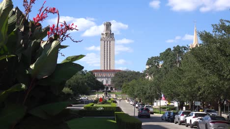 Establishing-Shot-Of-The-Famous-Tower-At-The-University-Of-Texas-Campus-In-Austin,-Texas