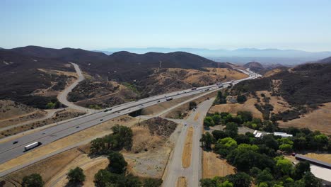 Antena-Sobre-La-Autopista-5-Cerca-De-Gorman-Y-La-Vid,-California