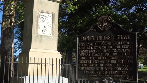 Grave-And-Burial-Site-Of-American-Historical-Pioneer-Daniel-Boone-Near-Frankfort,-Kentucky