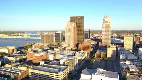 Aerial-Establishing-Shot-Of-The-Downtown-Business-District-Of-Louisville,-Kentucky