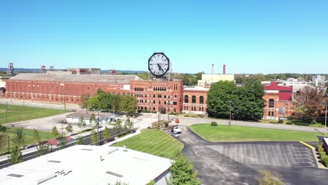 Aerial-Of-A-Large-Old-Clock-On-The-Facade-Of-An-Old-Abandoned-Vacant-American-Factory-Near-Jeffersonville,-Indiana