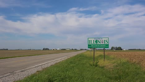 El-Cartel-A-Lo-Largo-De-Un-Camino-Rural-Abandonado-A-Través-Del-Campo-Indica-La-Línea-Estatal-De-Illinois