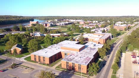 Aerial-Over-Vincennes-University-College-Campus-In-Vincennes,-Indiana