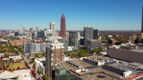 Excellent-Aerial-Of-Atlanta,-Georgia-City-Skyline-Ends-On-A-Pool-At-The-Top-Of-A-Luxury-High-Rise-Apartment-Complex