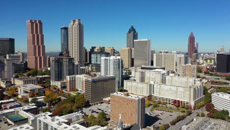 Hervorragende-Einrichtungsantenne-Des-Geschäftsviertels-In-Der-Innenstadt-Von-Atlanta,-Georgia